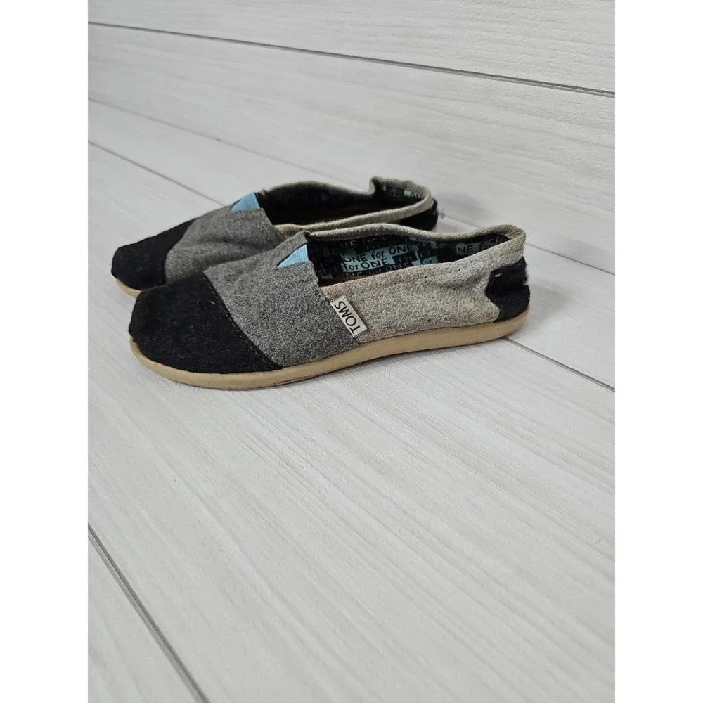 TOMS Classic Slip On‎ Shoes Gray Black Casual Comfort Colorblock Youth 1